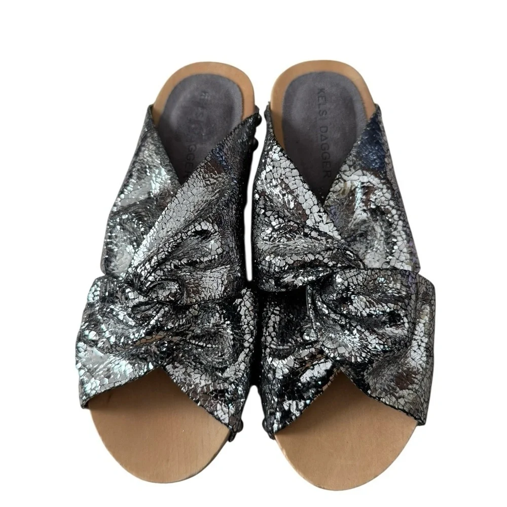 Kelsi Dagger Metallic Silver Crackle Brooklyn Clog 5.5